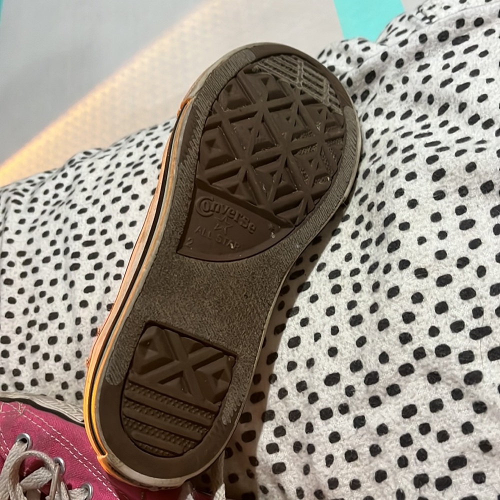 Pink converse - Picture 2 of 3